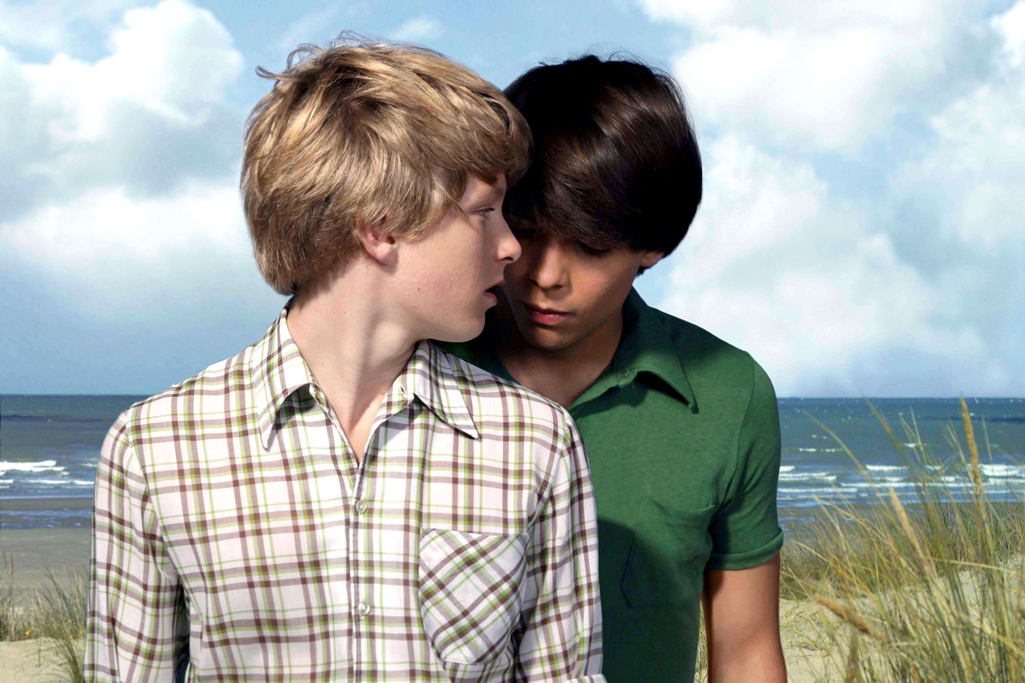 Young boys 2. Йелле Флоризон Северное море Техас. Северное море Техас 2011 поцелуй. Йелле Флоризон и Матиас Вергельс.